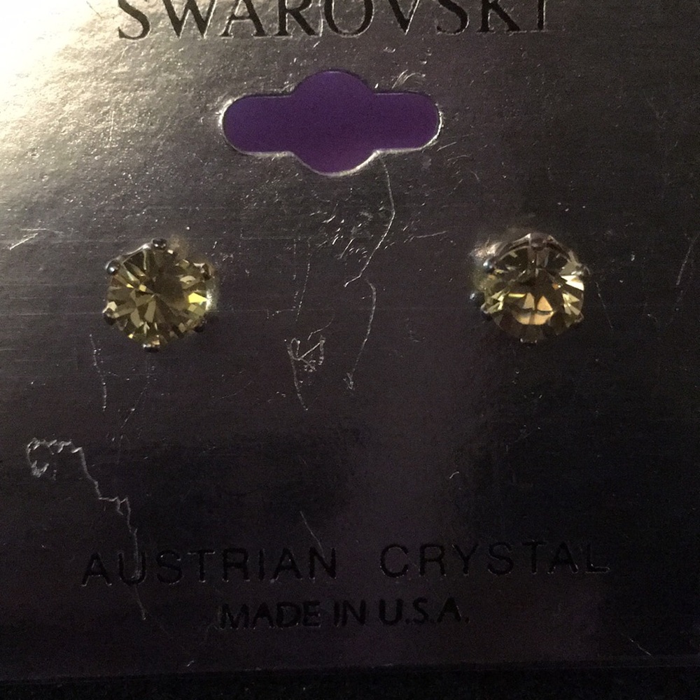 💎3 for $30 when bundled💎 Swarovski Stud Earrings - Picture 1 of 5